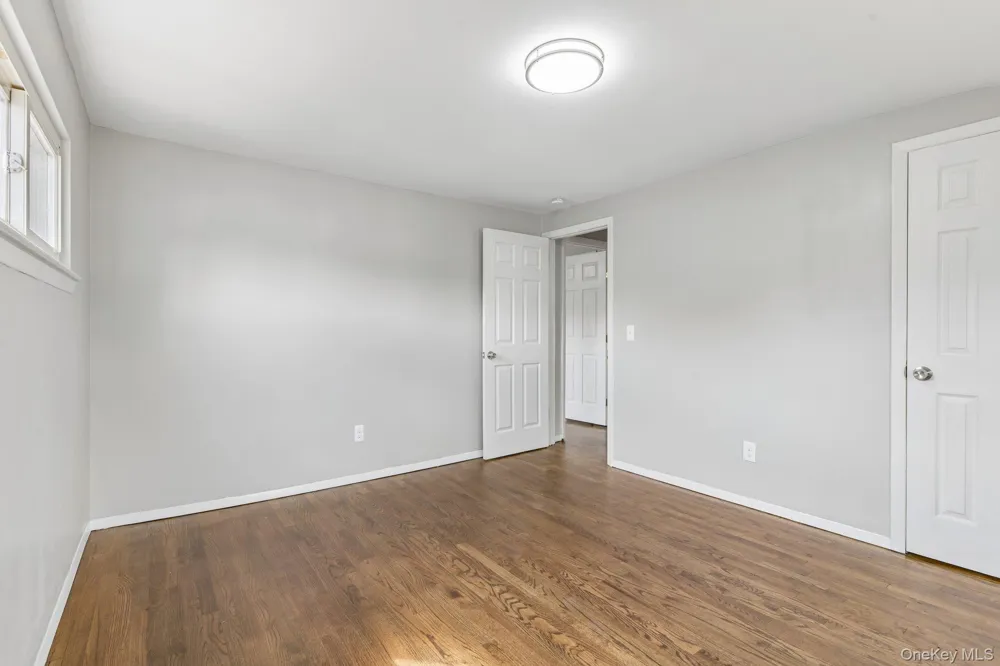 322 Barleau Brentwood, NY 11717
