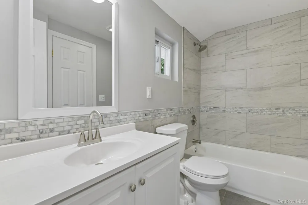 322 Barleau Brentwood, NY 11717