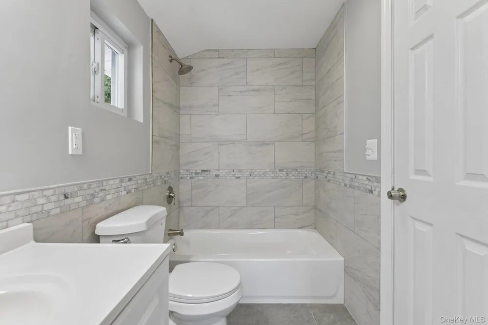 322 Barleau Brentwood, NY 11717