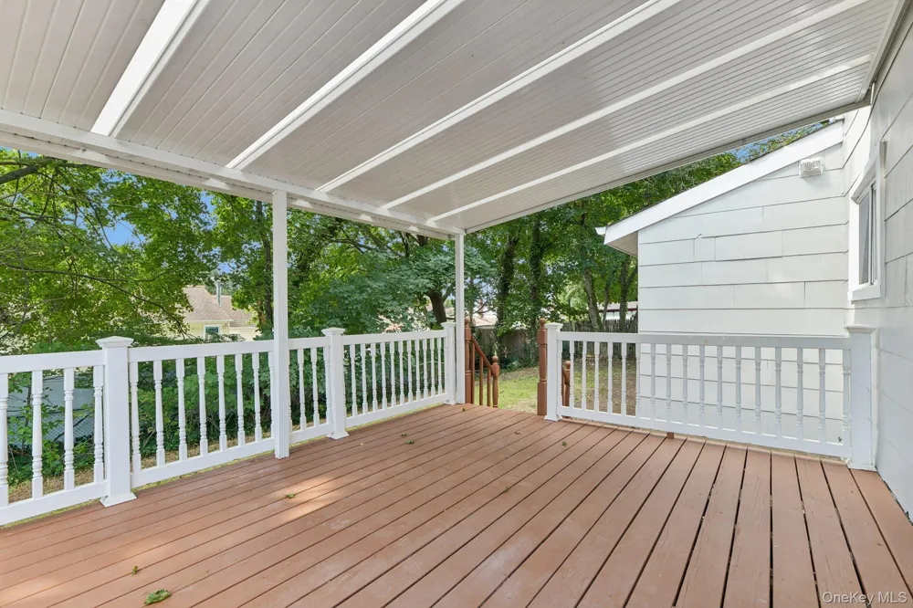 322 Barleau Brentwood, NY 11717