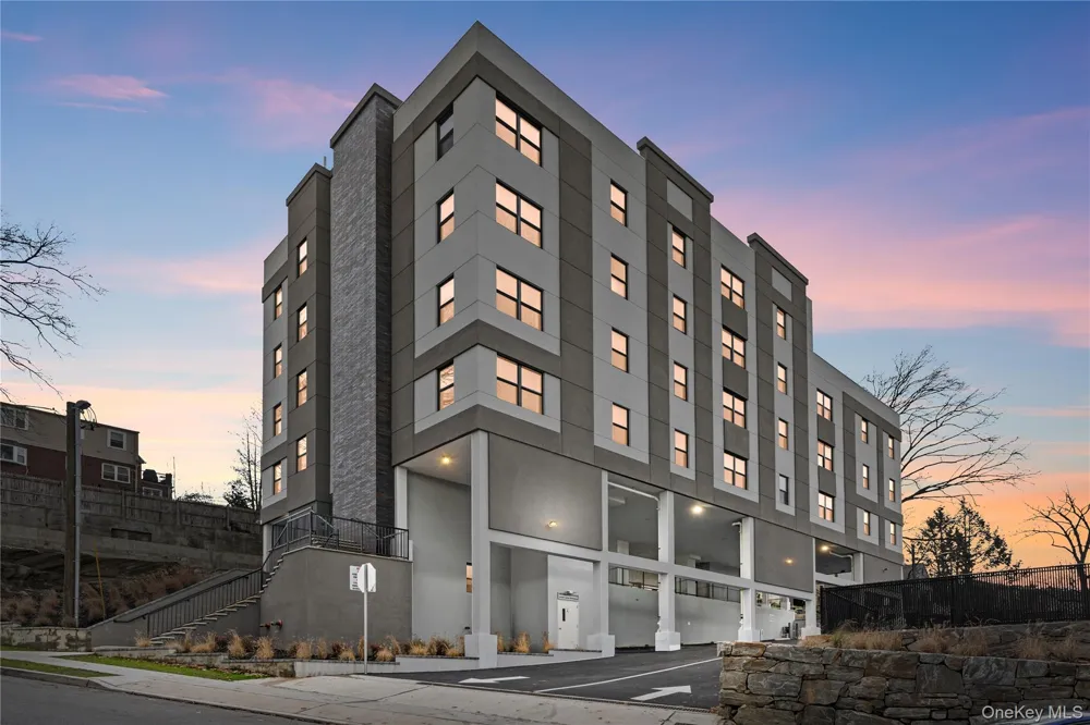 135 Wakefield Avenue #204 Yonkers, NY 10704