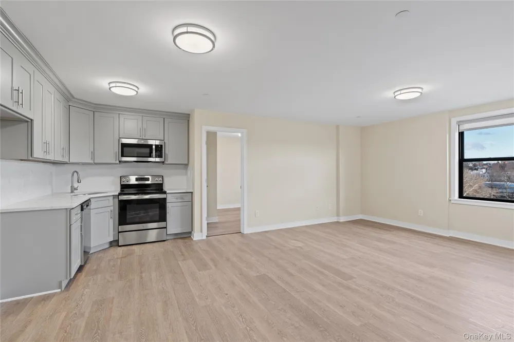 135 Wakefield Avenue #204 Yonkers, NY 10704