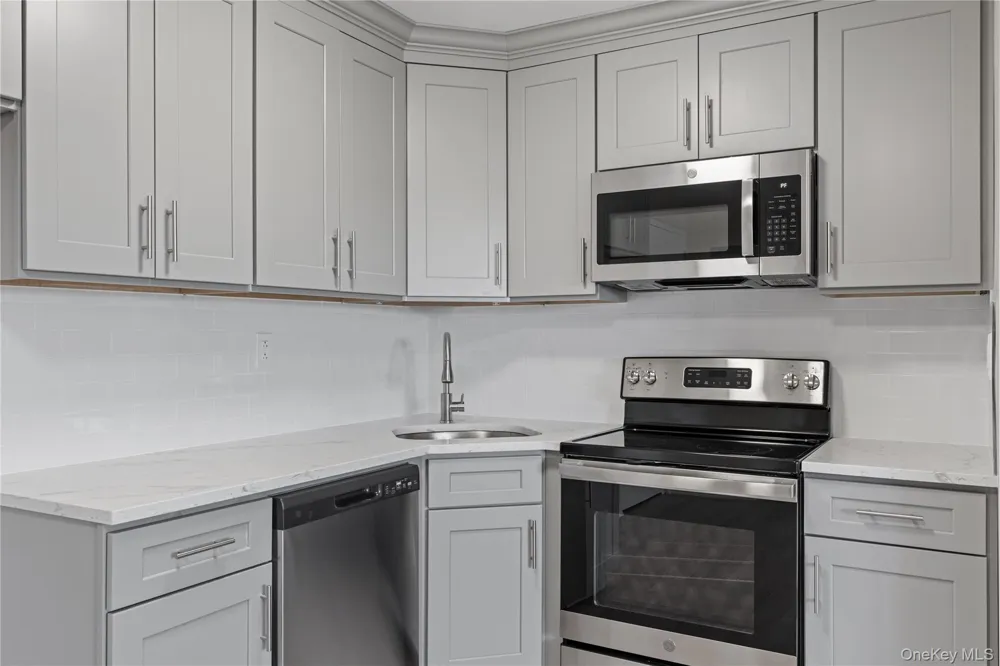 135 Wakefield Avenue #204 Yonkers, NY 10704