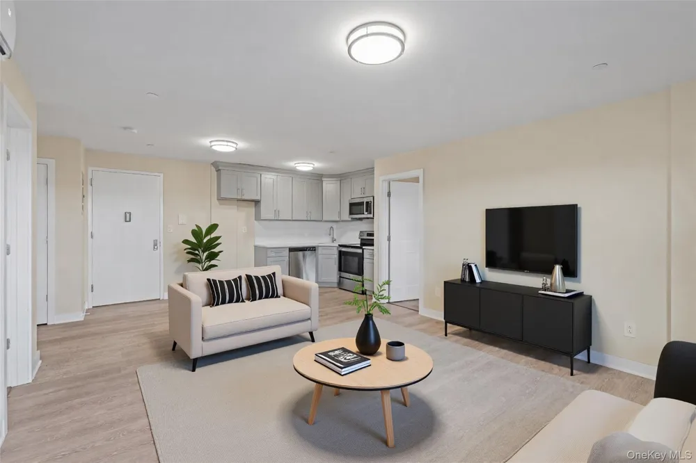 135 Wakefield Avenue #204 Yonkers, NY 10704