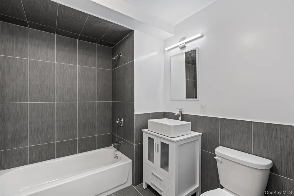 135 Wakefield Avenue #204 Yonkers, NY 10704