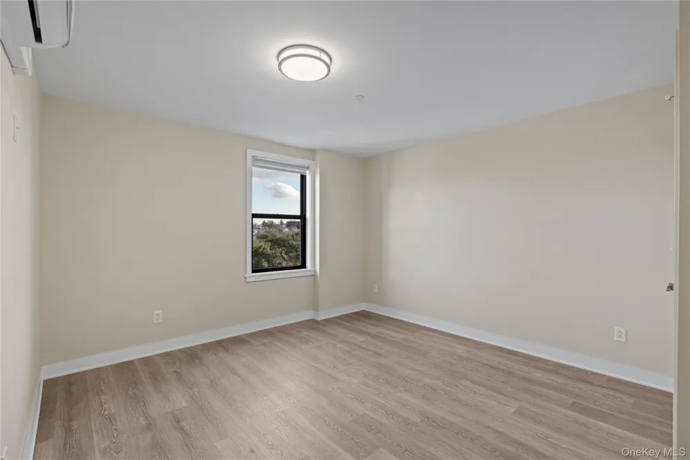 135 Wakefield Avenue #204 Yonkers, NY 10704