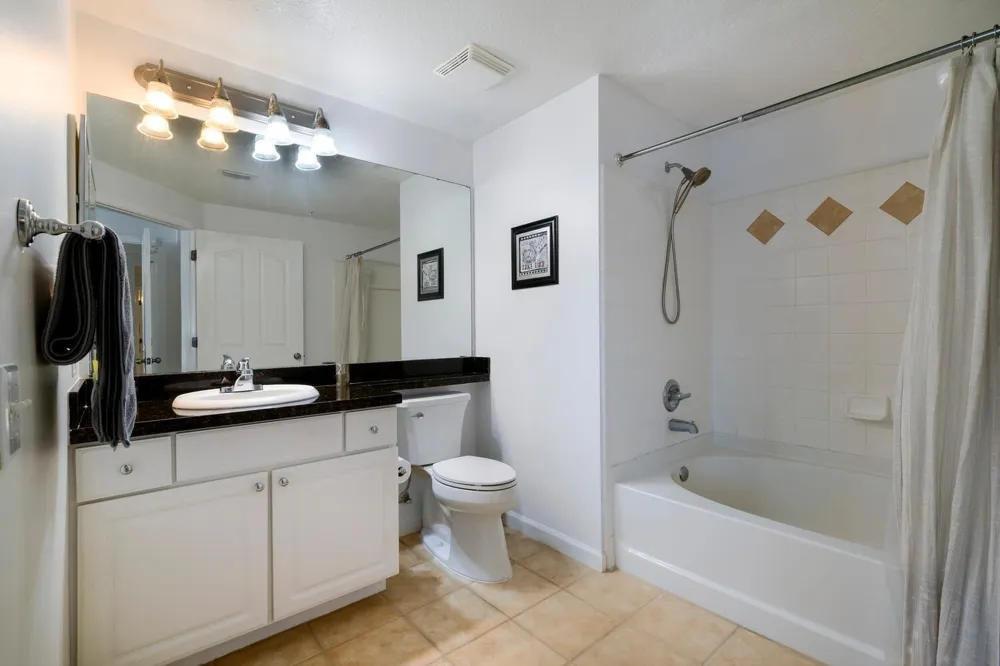 5205 Myrtlewood Circle E #201 Palm Beach Gardens, FL 33418