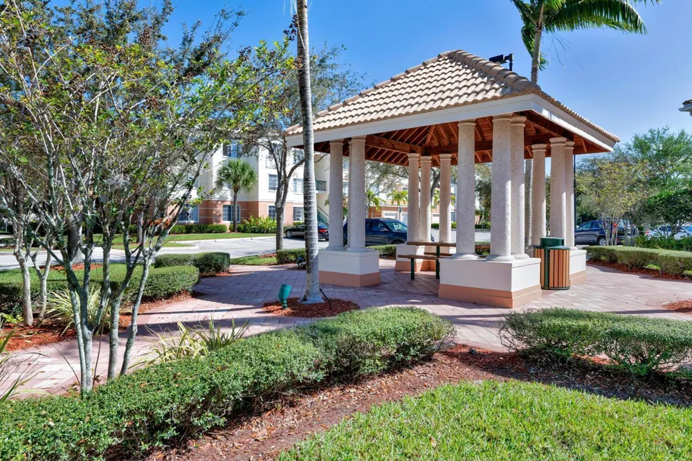 5205 Myrtlewood Circle E #201 Palm Beach Gardens, FL 33418