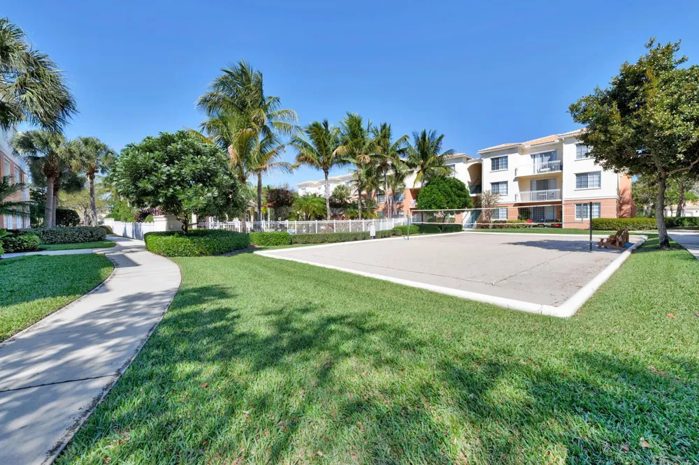 5205 Myrtlewood Circle E #201 Palm Beach Gardens, FL 33418