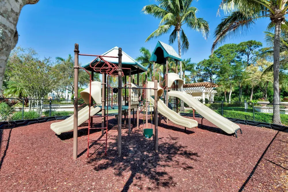 5205 Myrtlewood Circle E #201 Palm Beach Gardens, FL 33418
