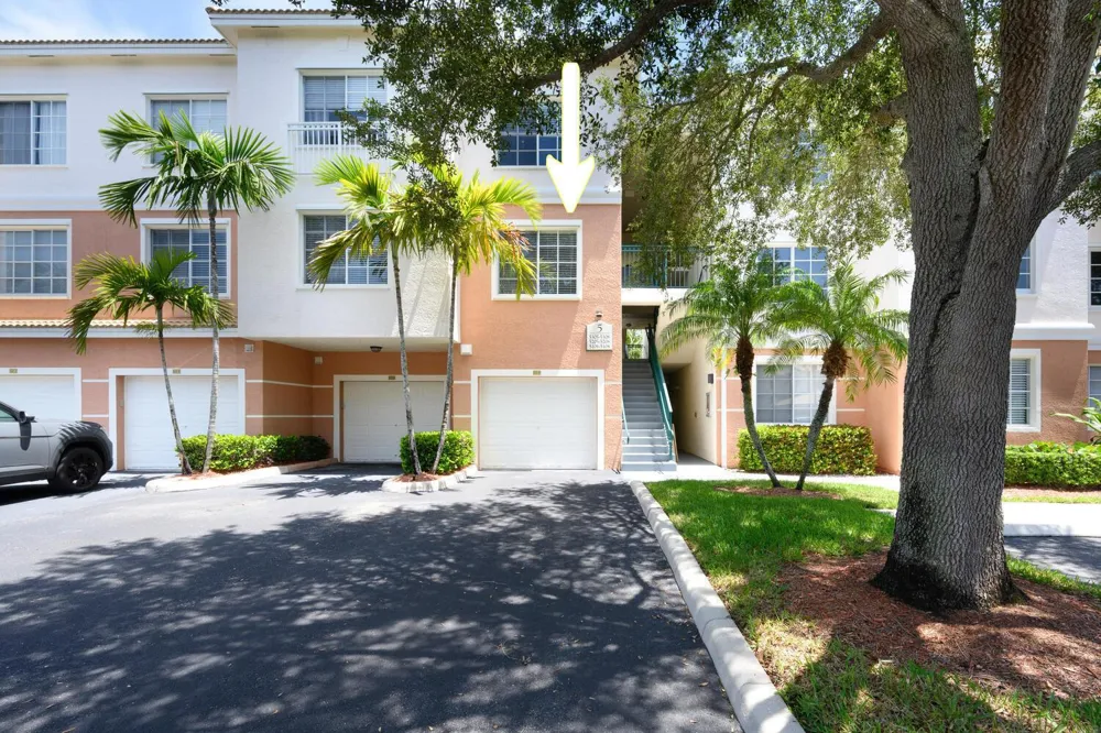 5205 Myrtlewood Circle E #201 Palm Beach Gardens, FL 33418