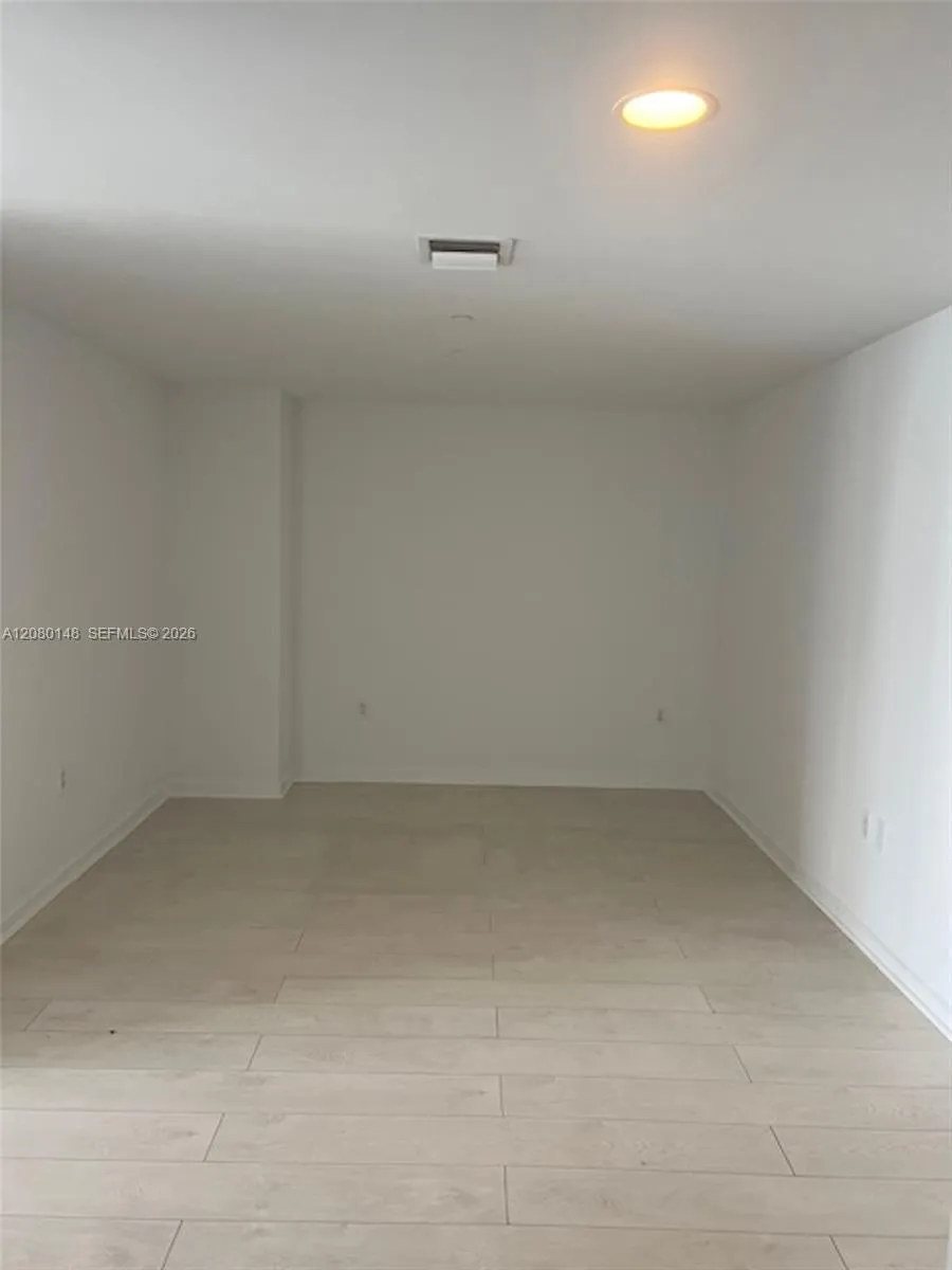 50 Biscayne Blvd #3407 Miami, FL 33132