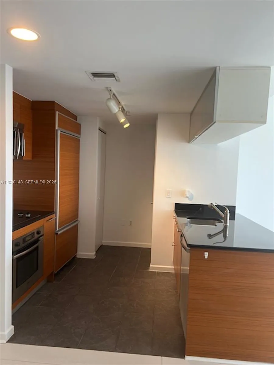 50 Biscayne Blvd #3407 Miami, FL 33132