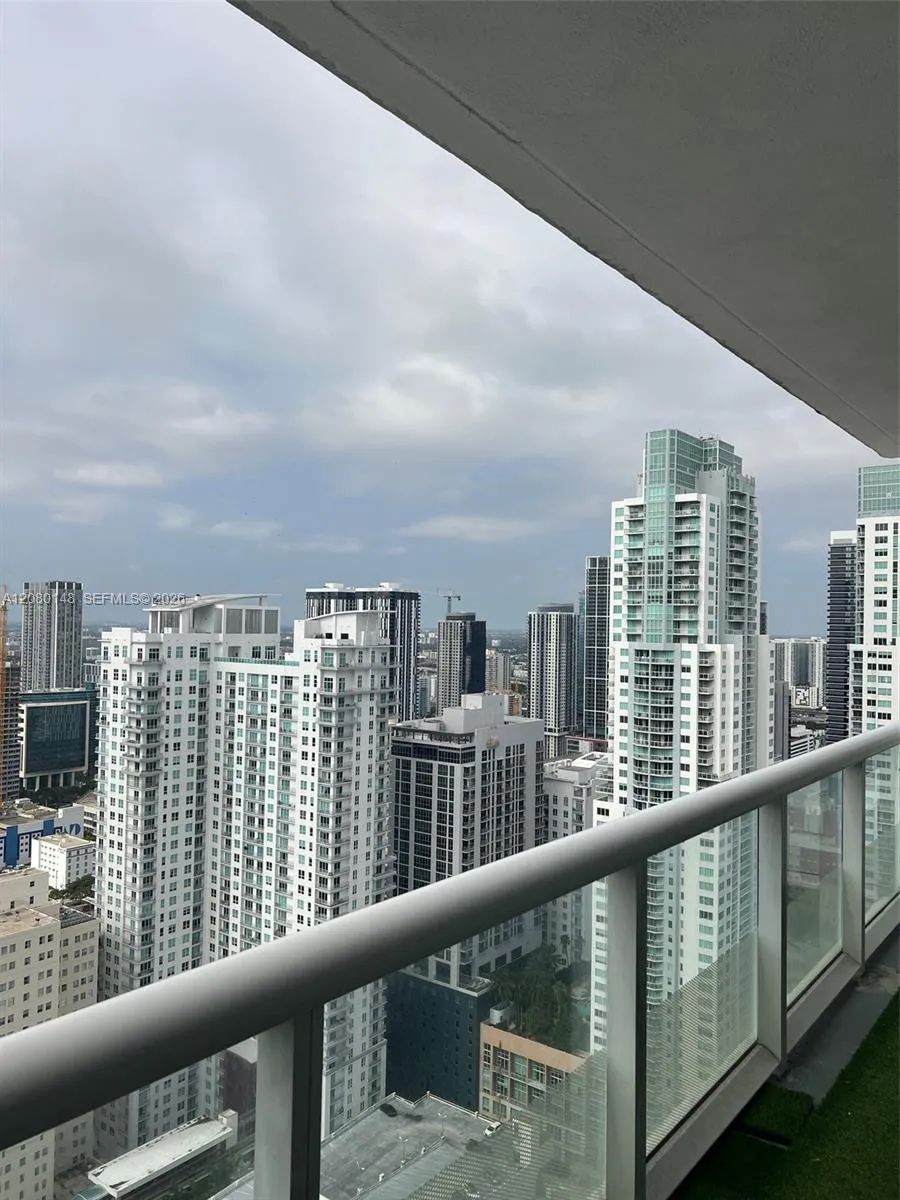 50 Biscayne Blvd #3407 Miami, FL 33132
