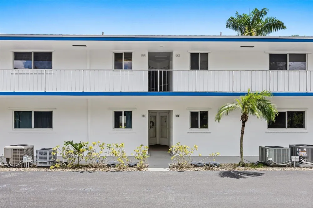 2 GARDEN STREET #203M Tequesta, FL 33469