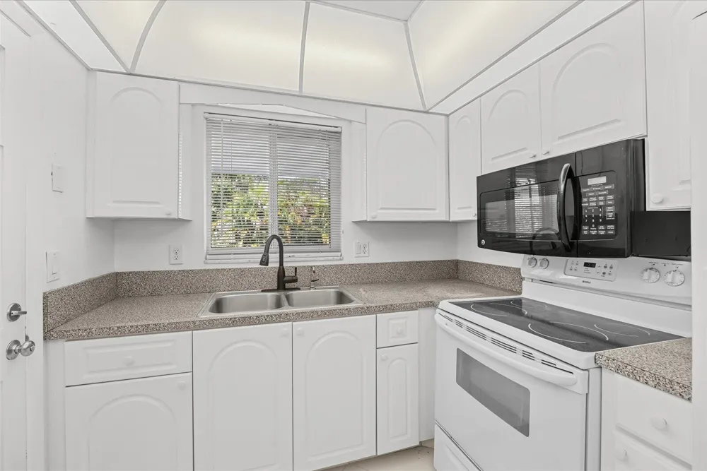 2 GARDEN STREET #203M Tequesta, FL 33469