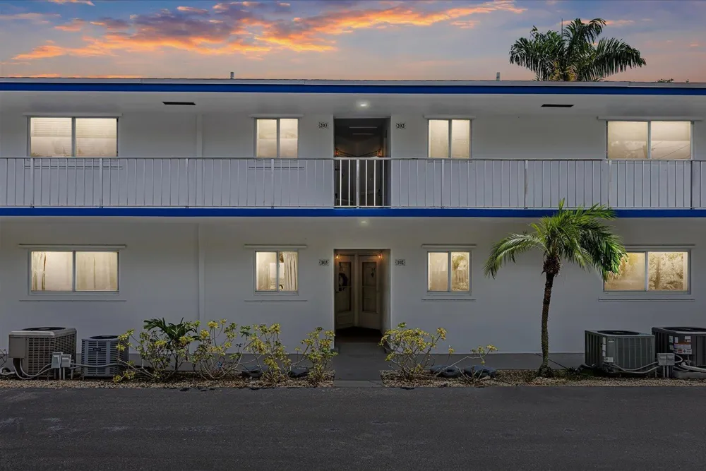 2 GARDEN STREET #203M Tequesta, FL 33469