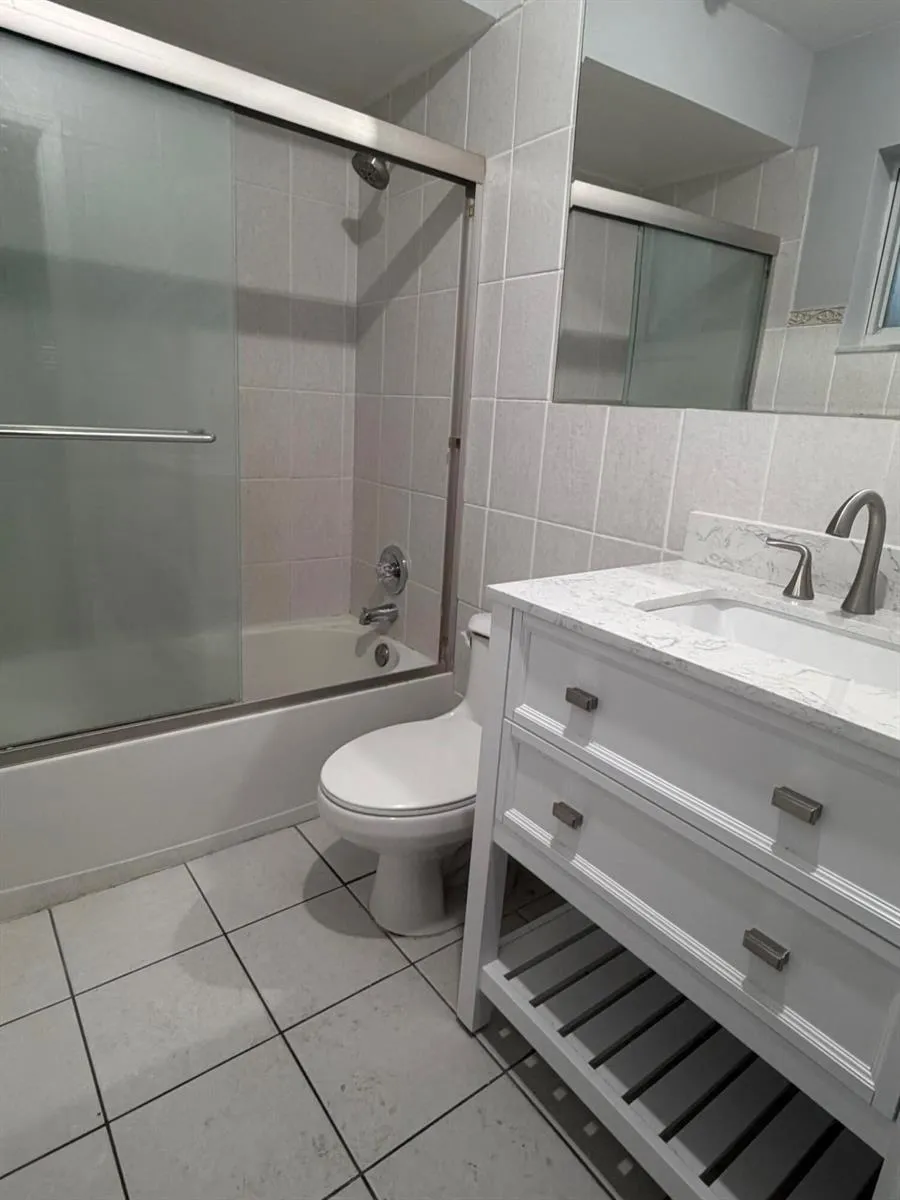 2701 MIDDLE RIVER DRIVE #21 Fort Lauderdale, FL 33306