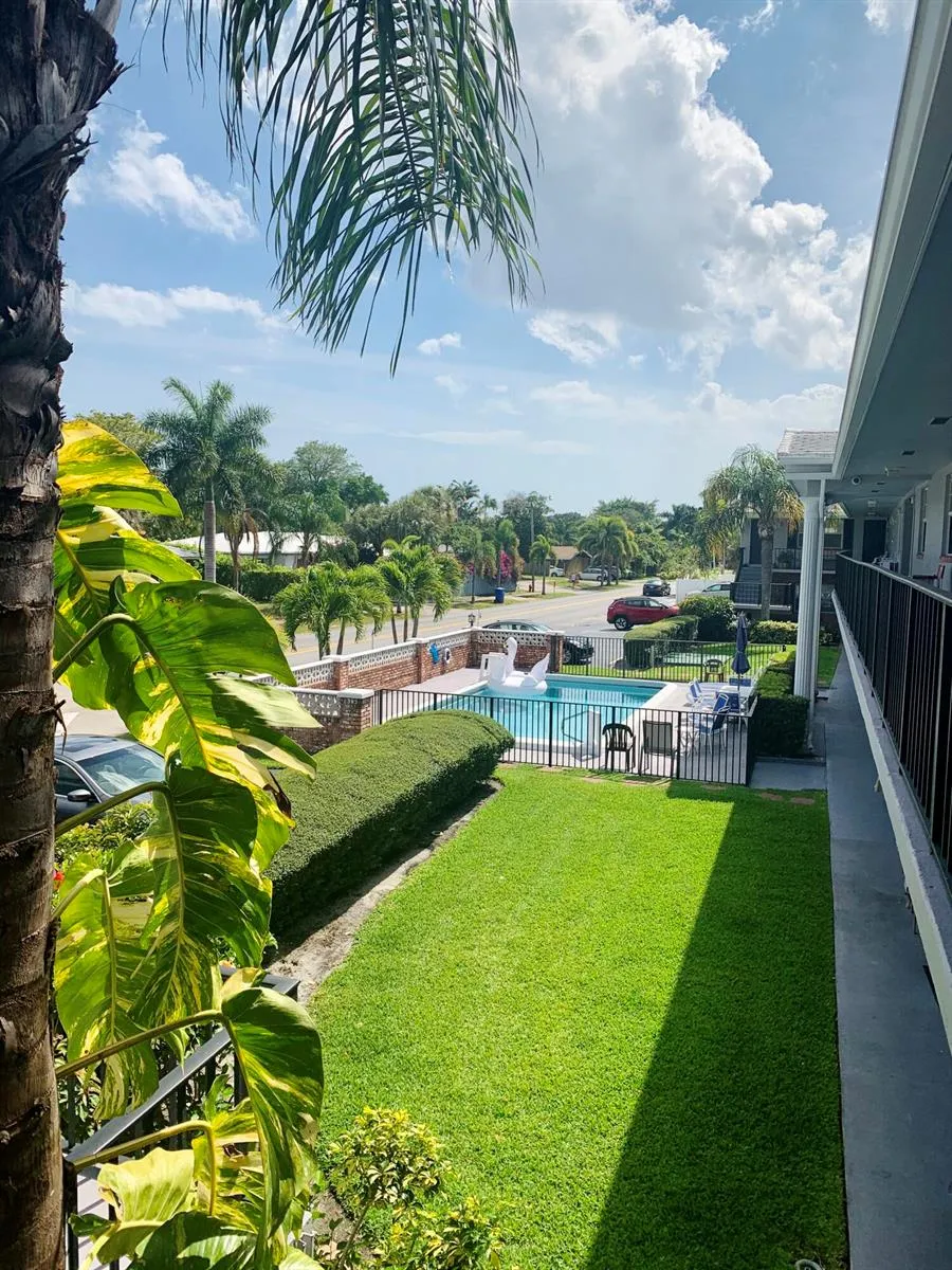 2701 MIDDLE RIVER DRIVE #21 Fort Lauderdale, FL 33306