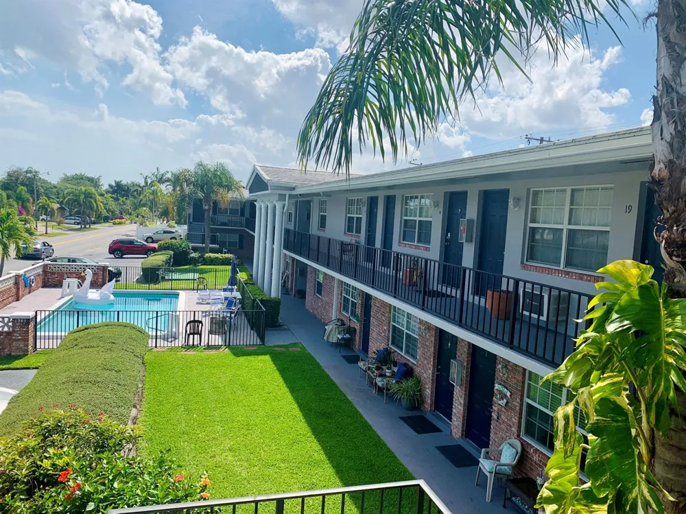 2701 MIDDLE RIVER DRIVE #21 Fort Lauderdale, FL 33306