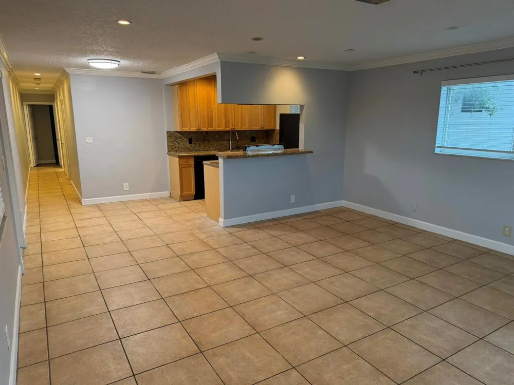 2701 MIDDLE RIVER DRIVE #21 Fort Lauderdale, FL 33306