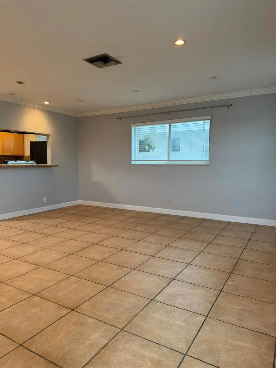2701 MIDDLE RIVER DRIVE #21 Fort Lauderdale, FL 33306