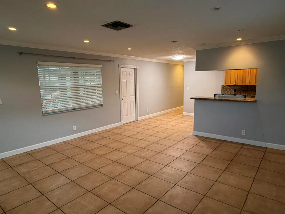 2701 MIDDLE RIVER DRIVE #21 Fort Lauderdale, FL 33306