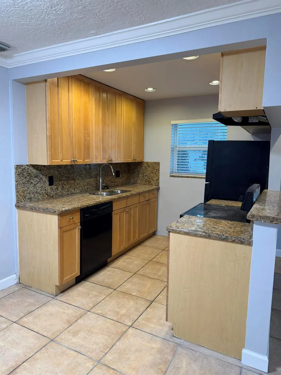 2701 MIDDLE RIVER DRIVE #21 Fort Lauderdale, FL 33306