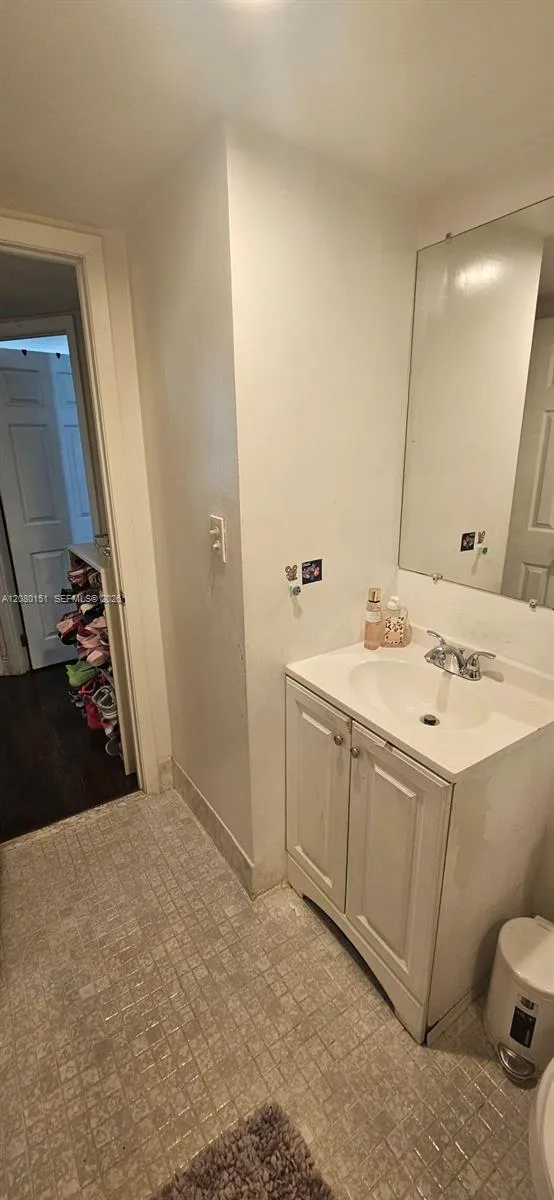2780 NE 183rd St #212 Aventura, FL 33160
