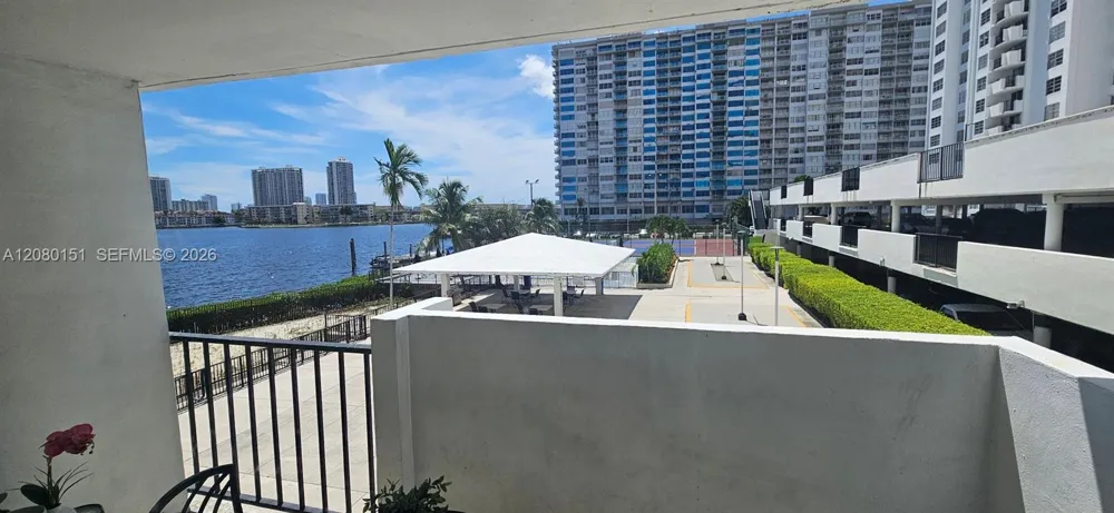 2780 NE 183rd St #212 Aventura, FL 33160