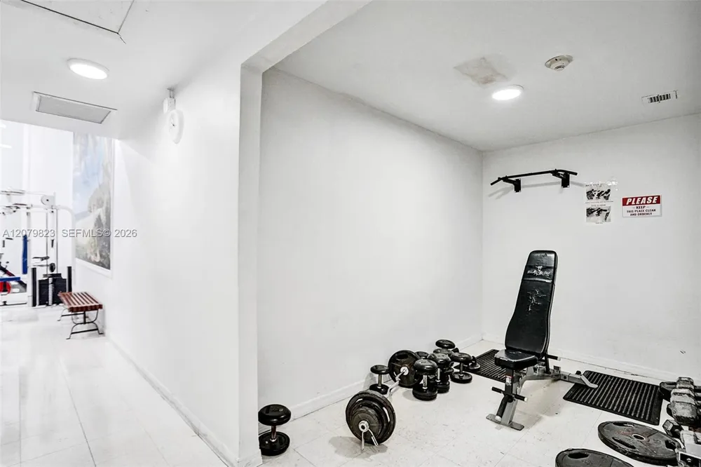 6039 Collins Ave #534 Miami Beach, FL 33140