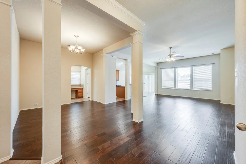 2813 Fox Creek Trail Arlington, TX 76017