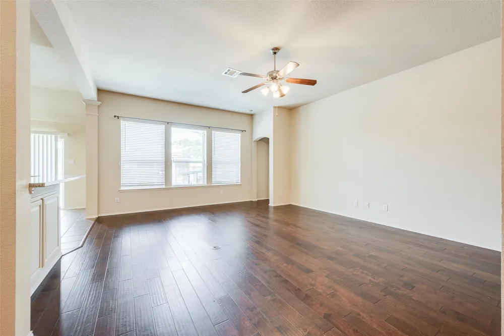 2813 Fox Creek Trail Arlington, TX 76017