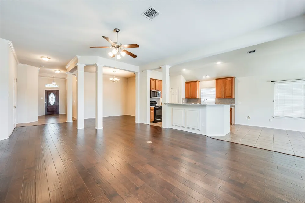 2813 Fox Creek Trail Arlington, TX 76017