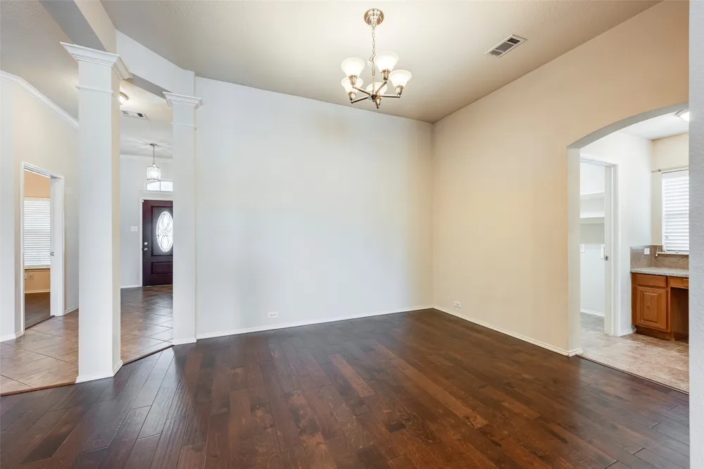 2813 Fox Creek Trail Arlington, TX 76017