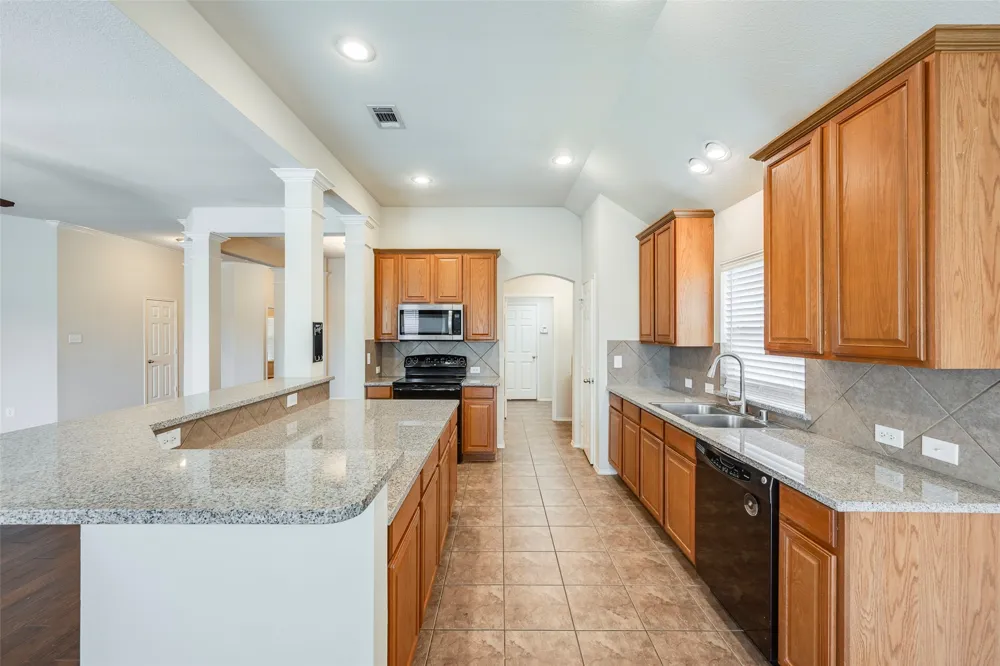 2813 Fox Creek Trail Arlington, TX 76017