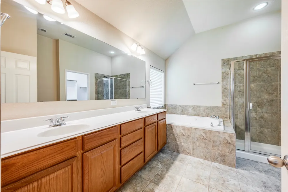 2813 Fox Creek Trail Arlington, TX 76017
