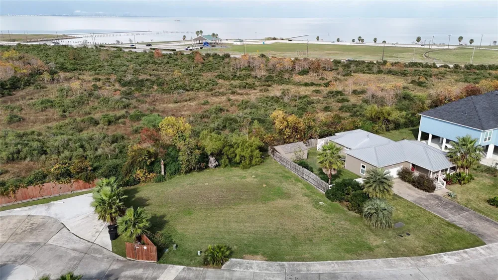 226 Debbie Lane Dickinson, TX 77539