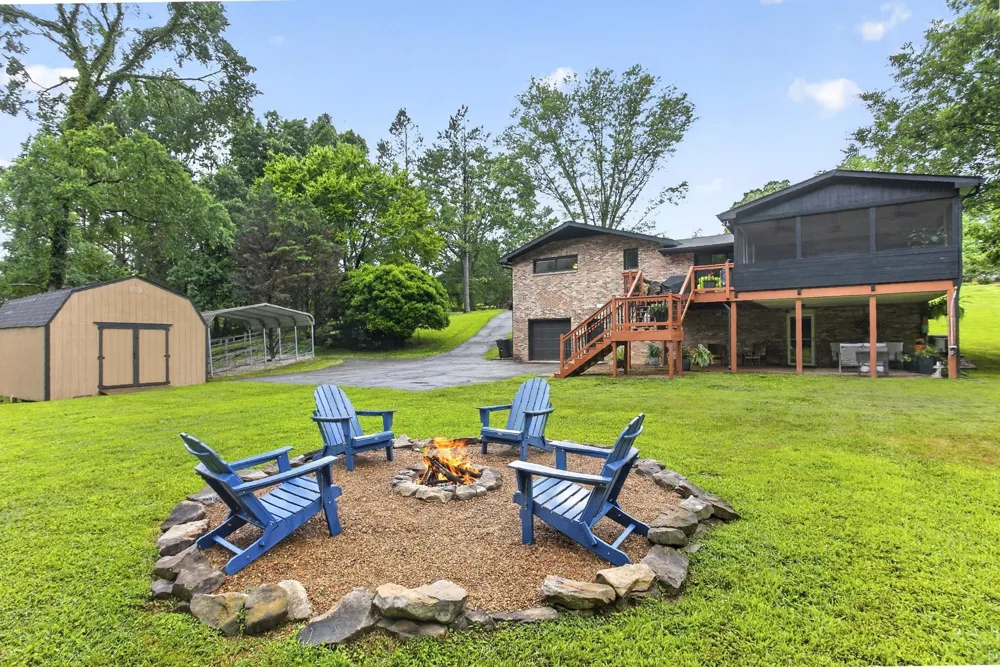 9077 Old Charlotte Pike Pegram, TN 37143