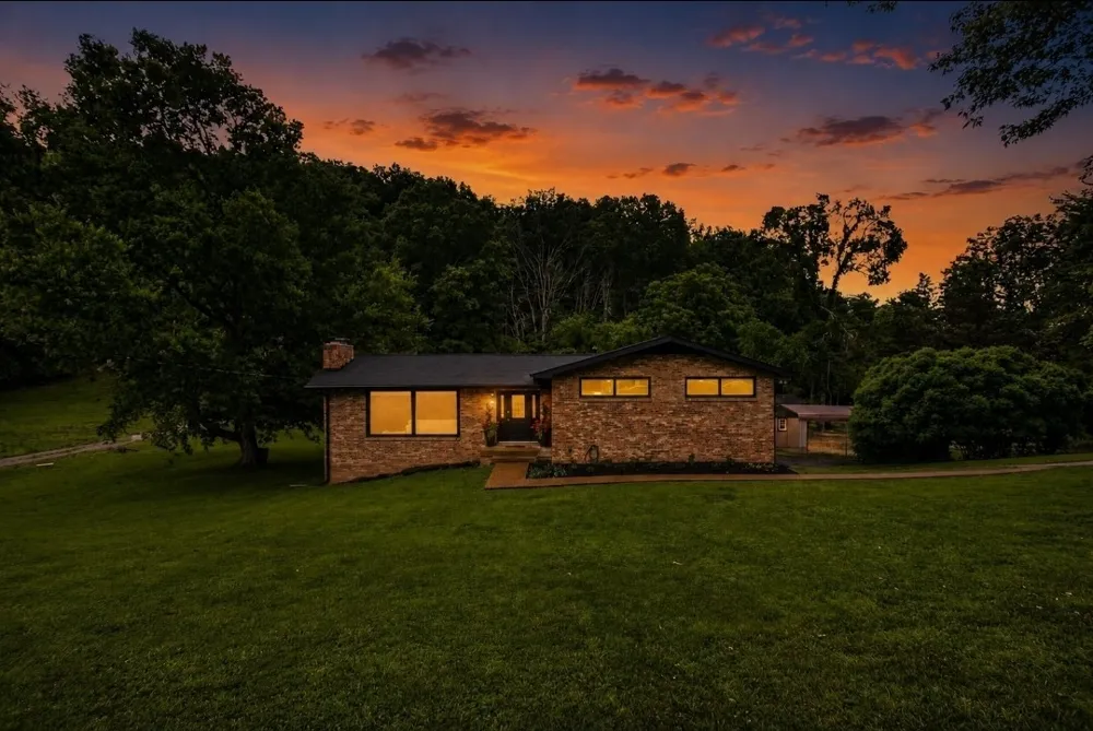 9077 Old Charlotte Pike Pegram, TN 37143