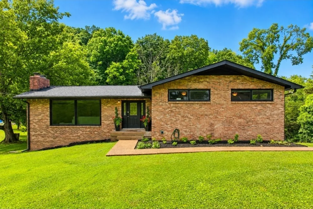 9077 Old Charlotte Pike Pegram, TN 37143