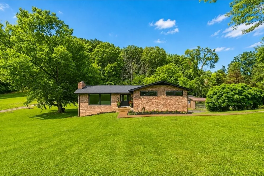 9077 Old Charlotte Pike Pegram, TN 37143