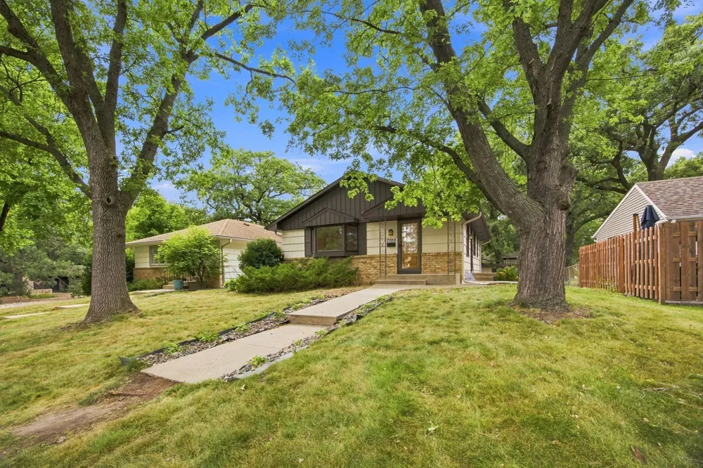 7720 Edgebrook Drive Saint Louis Park, MN 55426