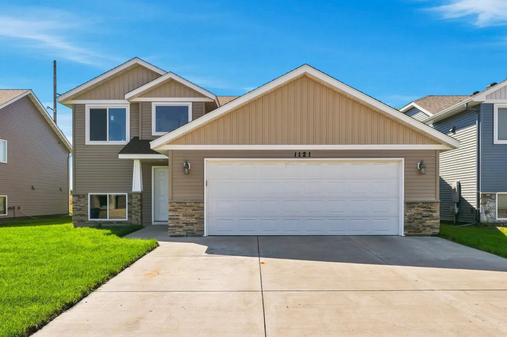 1121 Yellowstone Avenue Saint Cloud, MN 56303