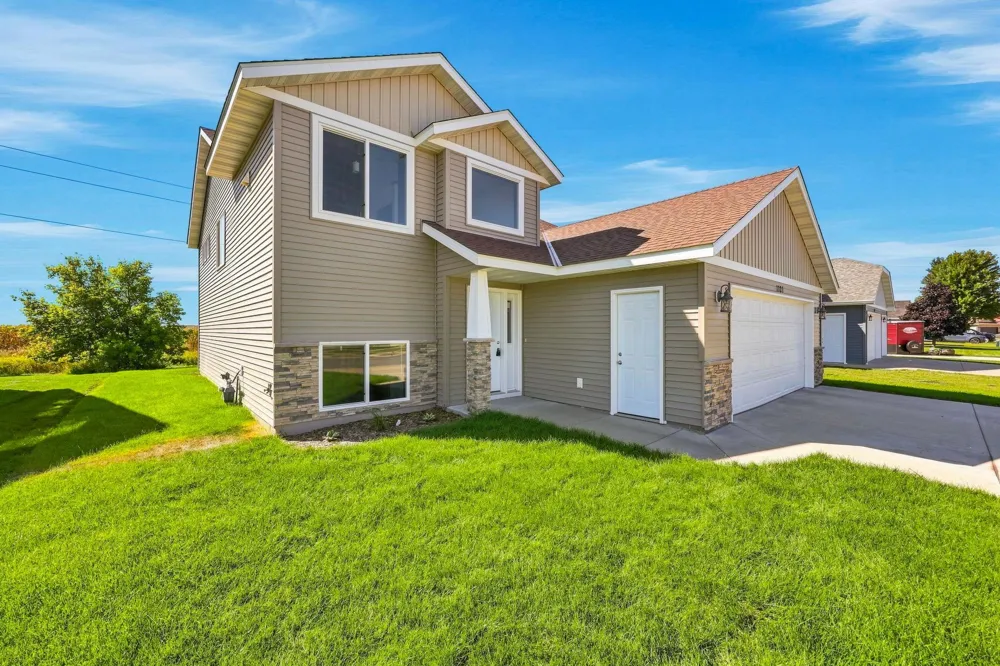 1121 Yellowstone Avenue Saint Cloud, MN 56303