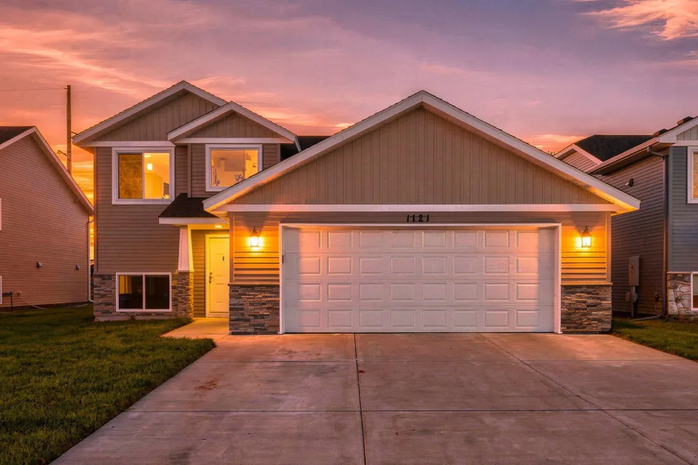 1121 Yellowstone Avenue Saint Cloud, MN 56303