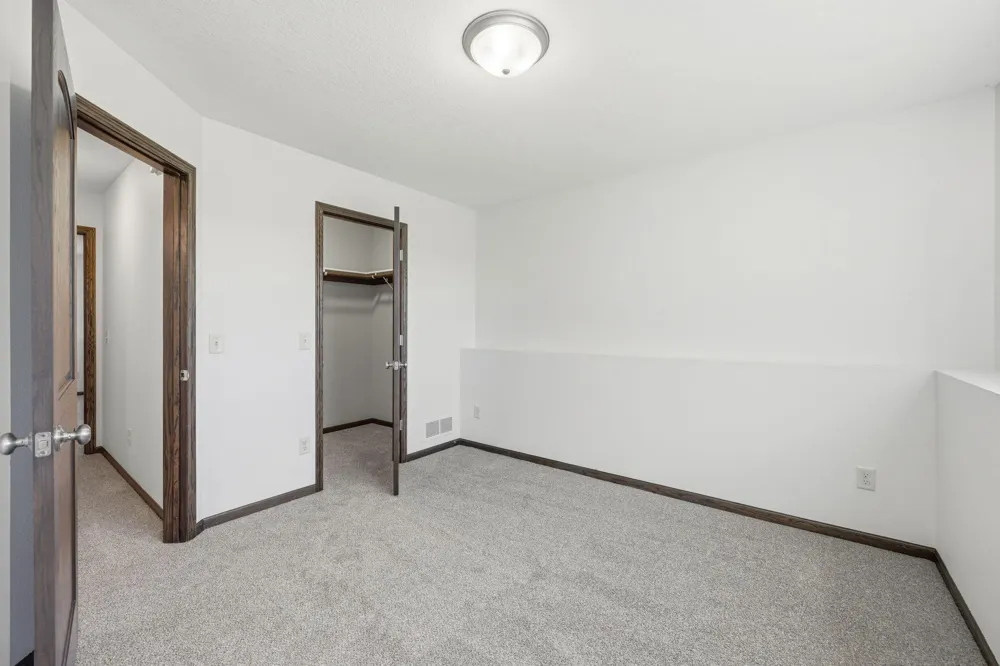 1121 Yellowstone Avenue Saint Cloud, MN 56303