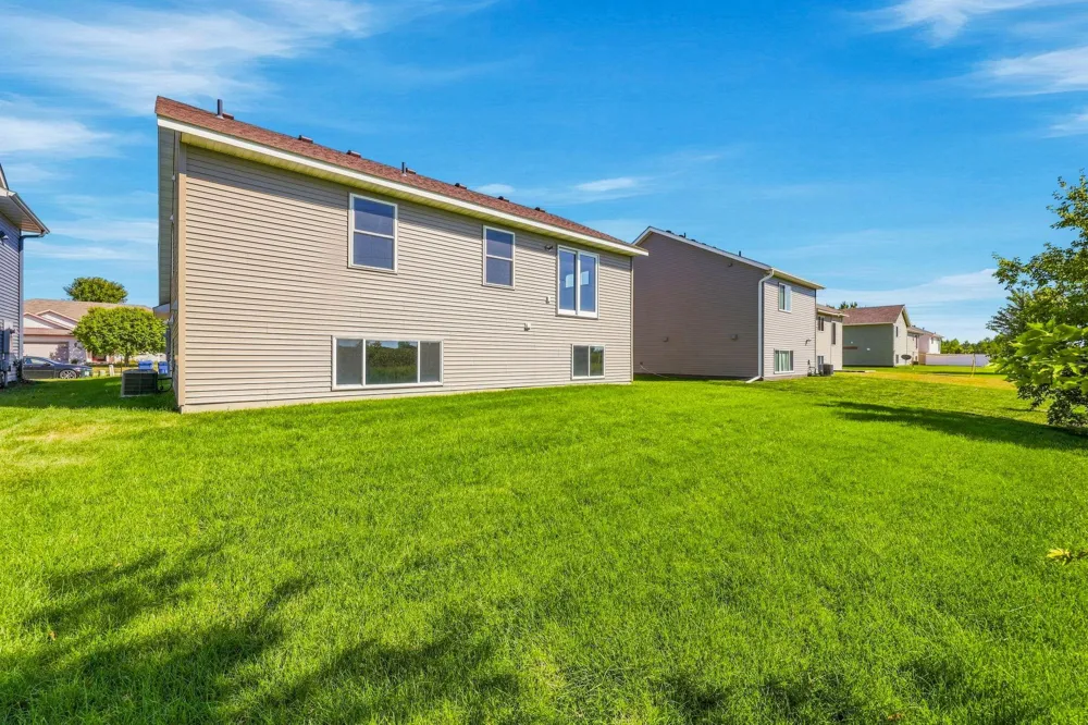 1121 Yellowstone Avenue Saint Cloud, MN 56303