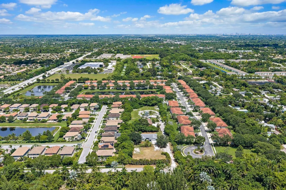 4833 Nash Trail Lake Worth, FL 33463