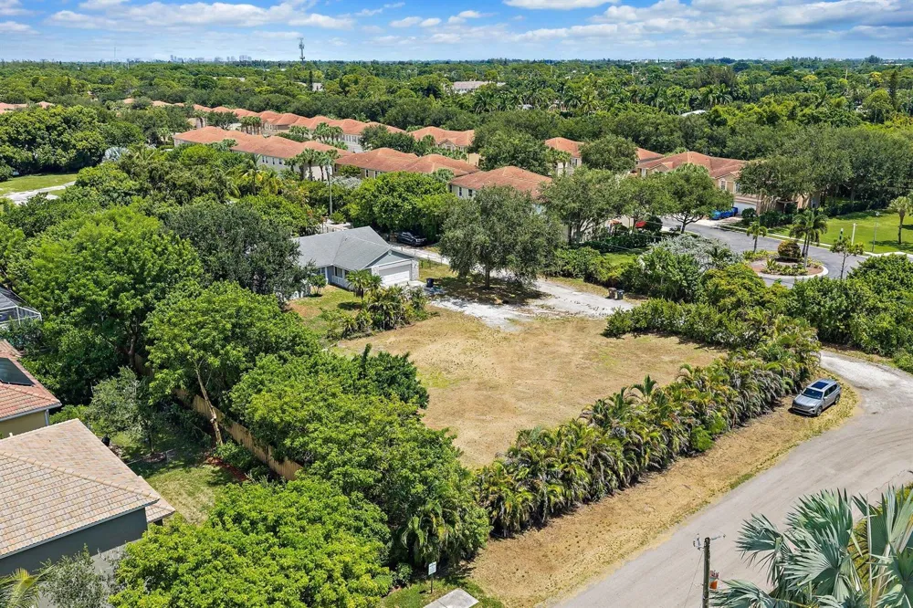 4833 Nash Trail Lake Worth, FL 33463
